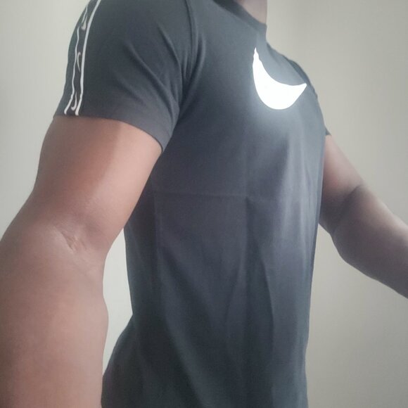 🔥 FOR SALE: Nike T-Shirt – Size M, Black 🔥 - Picture 4 of 10